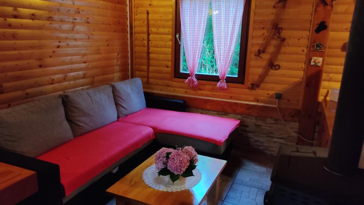 Vila Kuca Za Odmor "Med Strmci" Zlobin Exteriér fotografie